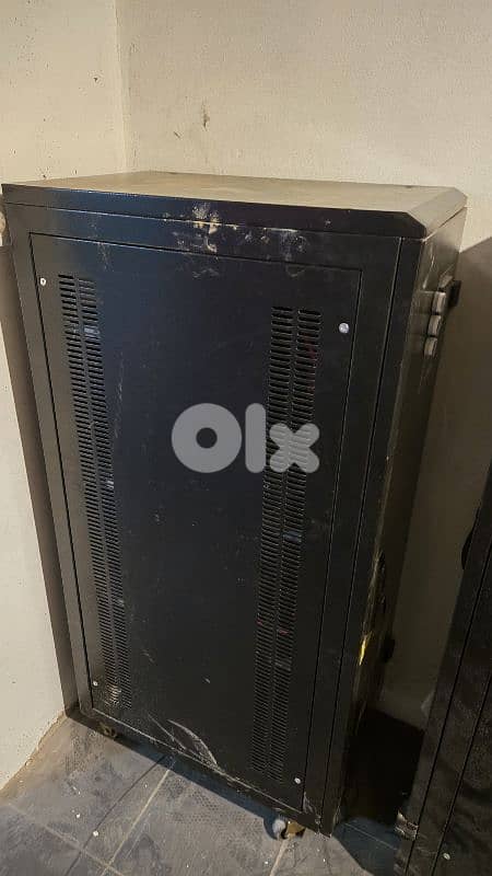 منظم كهرباء عدد 2 مستعملين 6 اشهر بسعر مغري 3