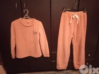 بيجامتين قياس سمول لون زهر ولون رمادي غامق