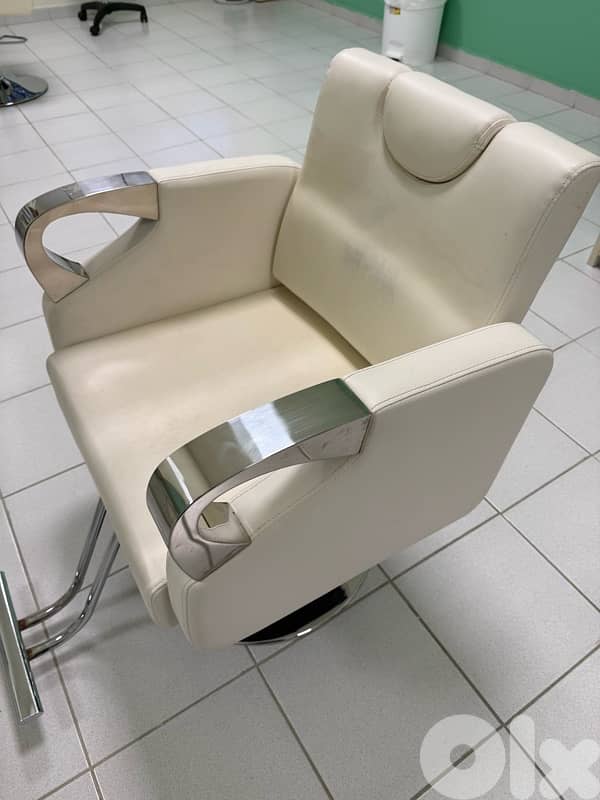 Salon Chairs and Mirror Set 1