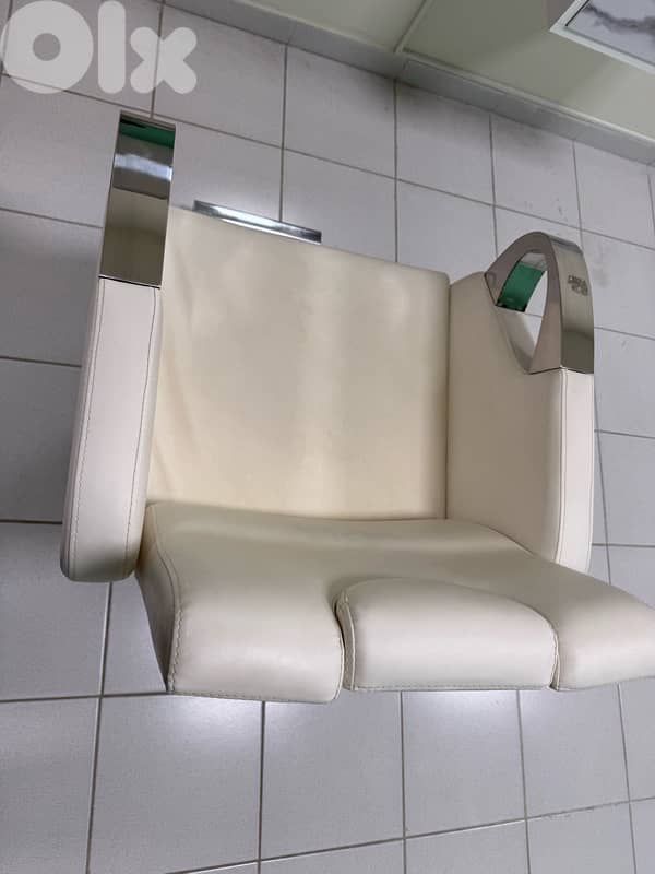 Salon Chairs and Mirror Set 2