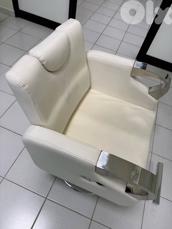 Salon Chairs and Mirror Set 4