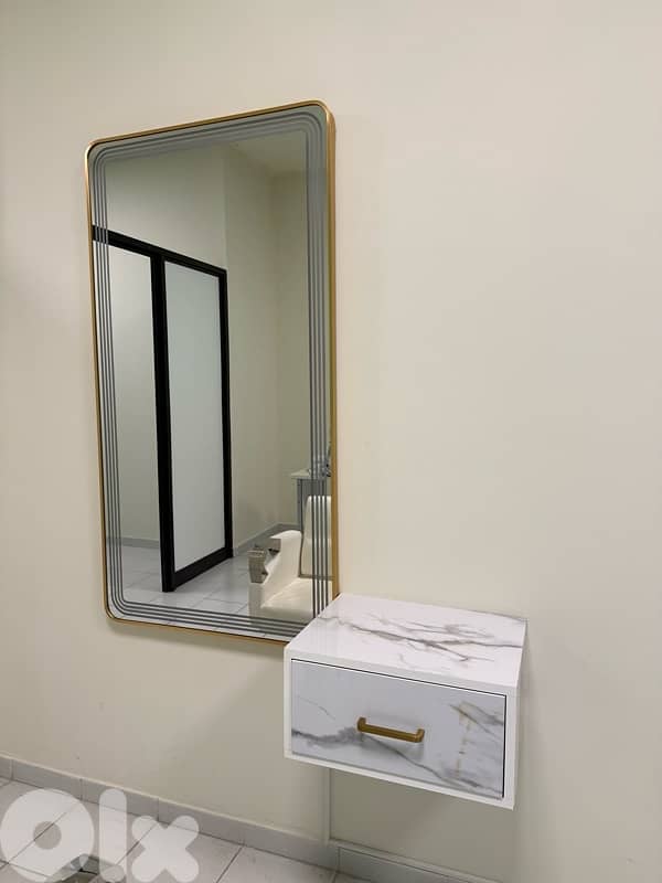 Salon Chairs and Mirror Set 7