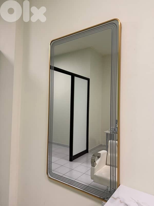 Salon Chairs and Mirror Set 8