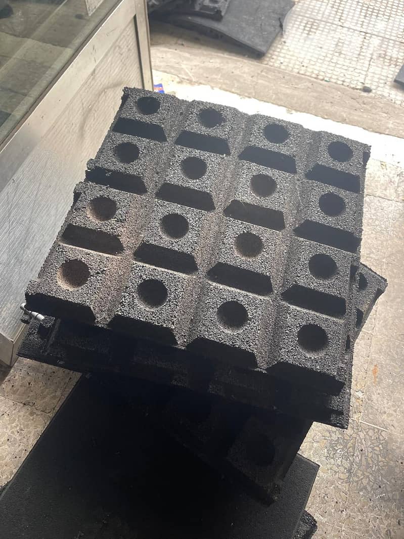 Rubber used like new 5 cm thickness 4