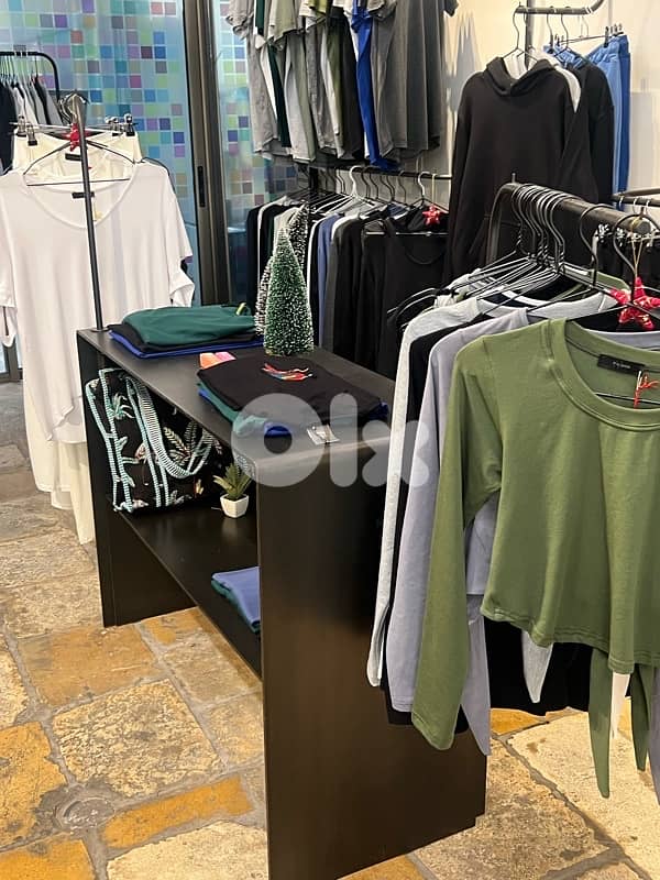 Store Fixtures and Mannequins 4