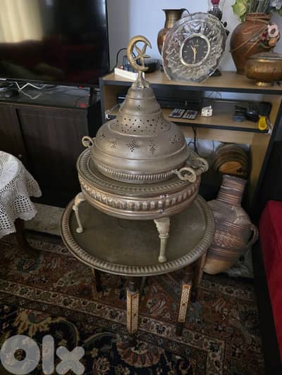 مِبْخَرَة نحاسية تراثية بغطاء
