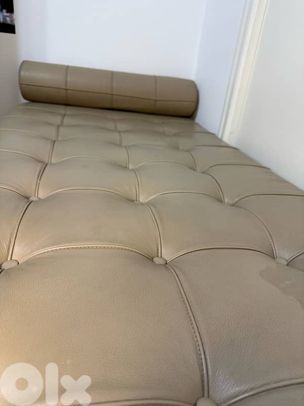 Elegant Italian Porada Sofa – Like New! 1