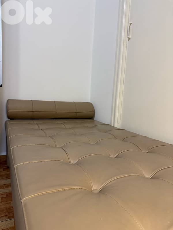 Elegant Italian Porada Sofa – Like New! 4