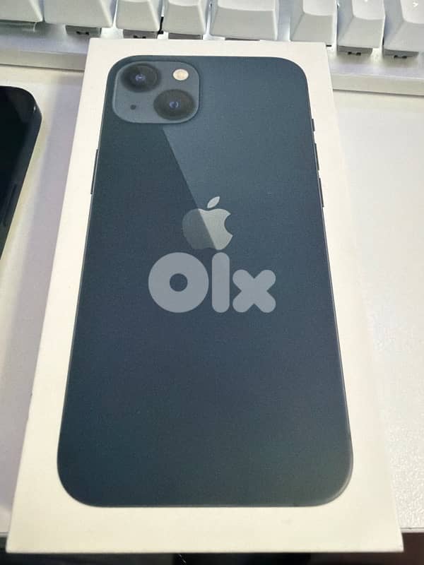 iPhone 13 128gb blue 3