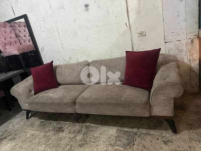 طقم كنبايات شغل بيوتي هوم خشب زان وقواعد حديد ثلاث قطع شبه جديد