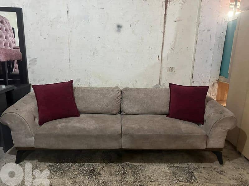 طقم كنبايات شغل بيوتي هوم خشب زان وقواعد حديد ثلاث قطع شبه جديد 1