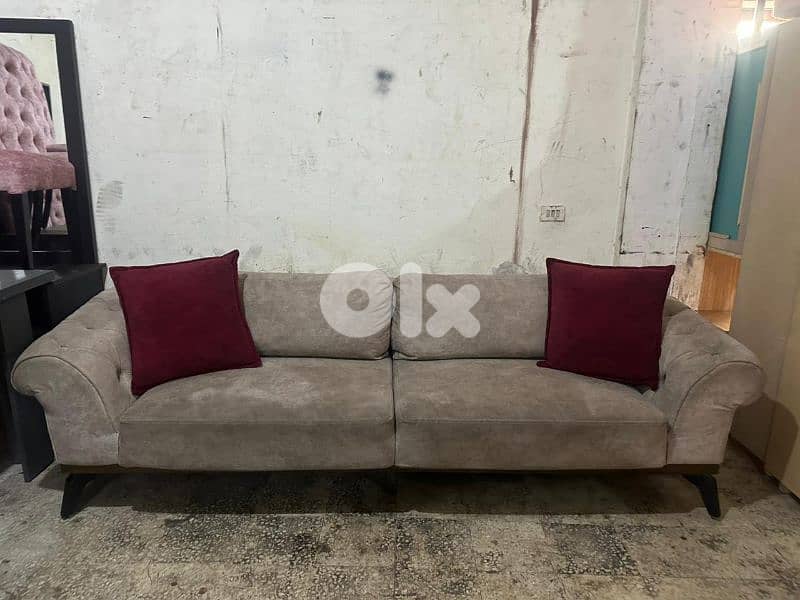 طقم كنبايات شغل بيوتي هوم خشب زان وقواعد حديد ثلاث قطع شبه جديد 2