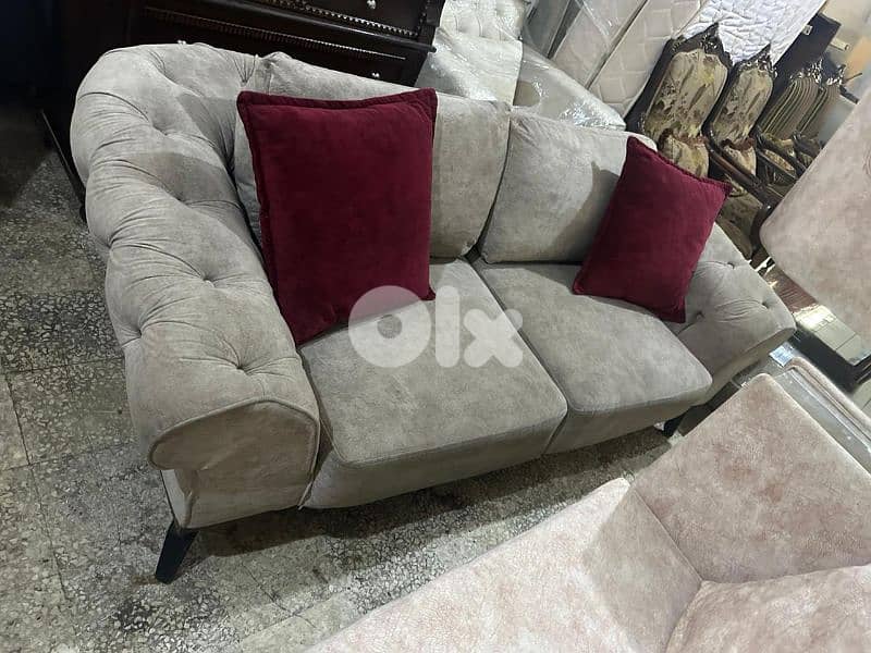 طقم كنبايات شغل بيوتي هوم خشب زان وقواعد حديد ثلاث قطع شبه جديد 3