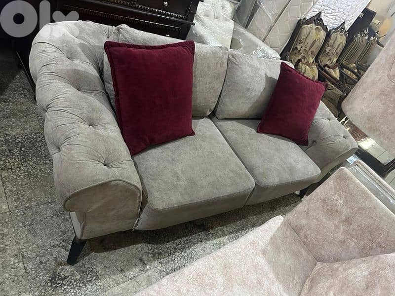 طقم كنبايات شغل بيوتي هوم خشب زان وقواعد حديد ثلاث قطع شبه جديد 4