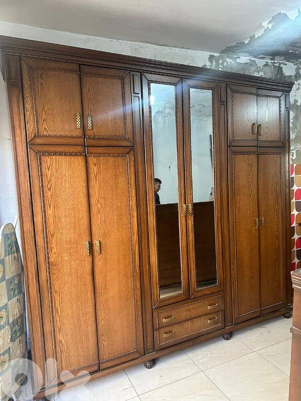 اوضة نوم ملكية خشب زان ولاتي ملبسة قشرة سنديان شبه جديدة 9