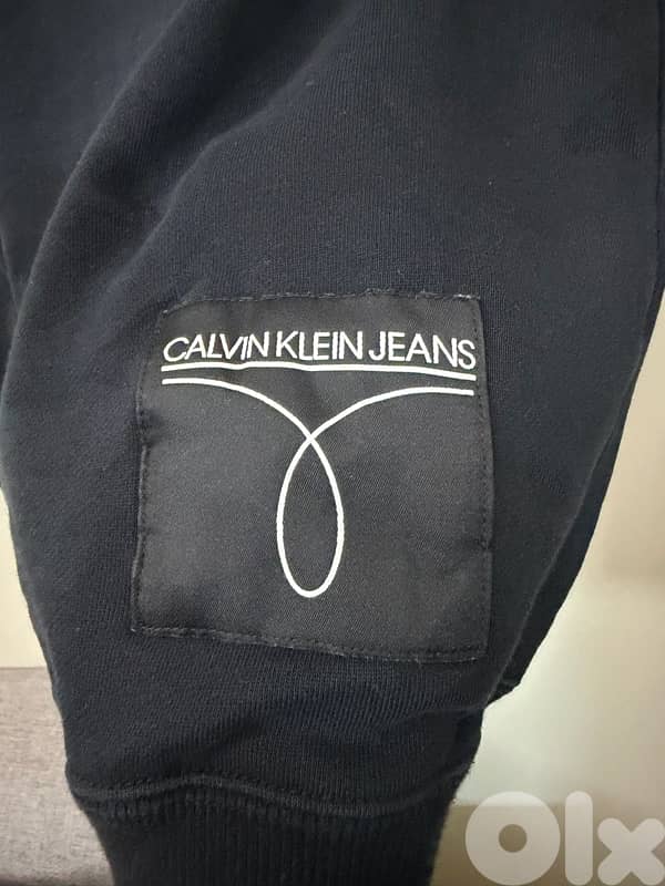 Calvin Klein 4