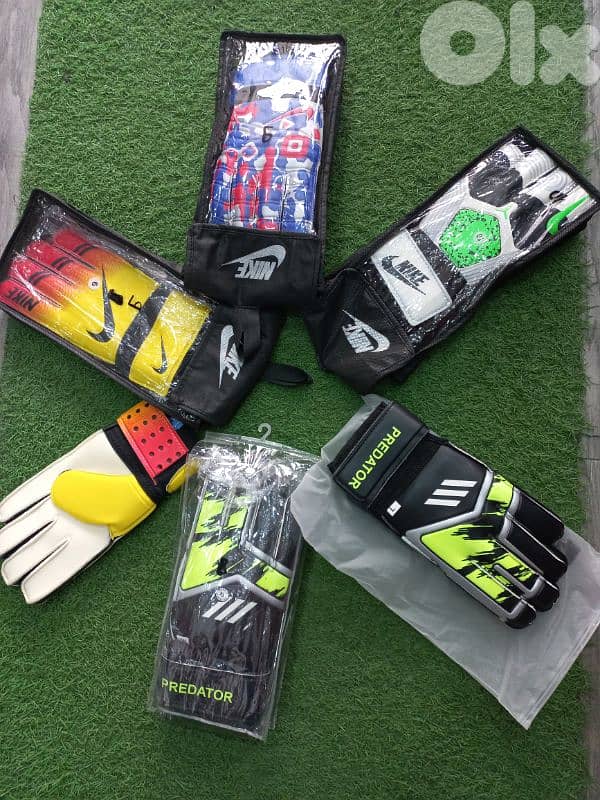 football shoes and gloves original كفوف حارس مرمى فوتبول 1