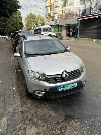Renault Sandero Stepway 2019 للتجار ٣ سيارات (اسود احمر فضي)