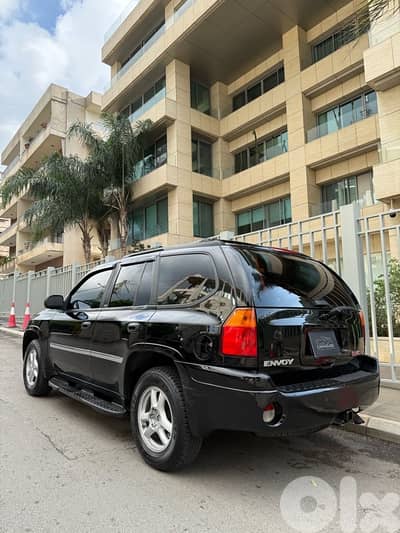 GMC Envoy 2008 SLT 6800$