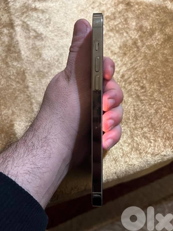 iPhone 14 Pro Max – 256GB – Gold $650. 2