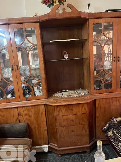 فترين لون بني  حالة جيدة