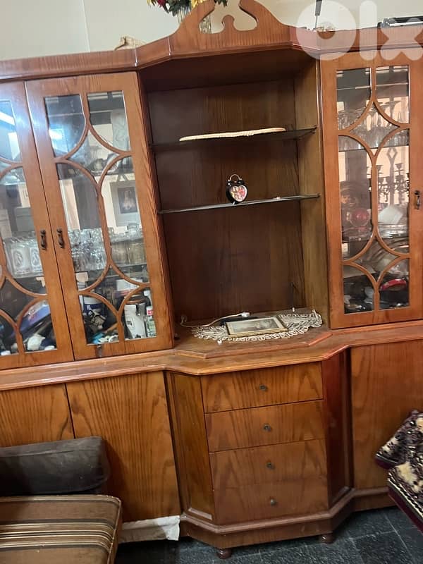 فترين لون بني  حالة جيدة 1