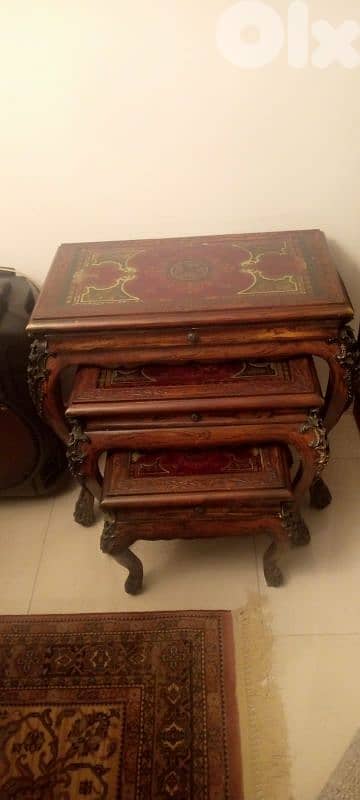 طاولات انتيك 1