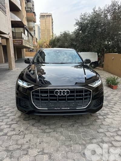 Audi Q8 Quattro 2019 black on black (clean carfax-55000 miles)