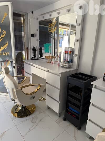 صالون نسائي كامل جاهز للعمل مكلف ٥٠٠٠$