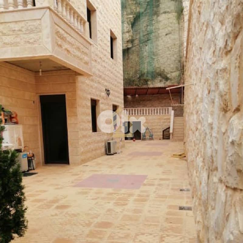 Building for sale in Ghedres GH237 مبنى للبيع في غدرِاس 3