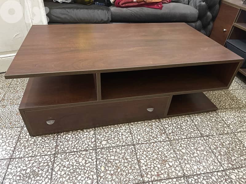 salon middle table 1