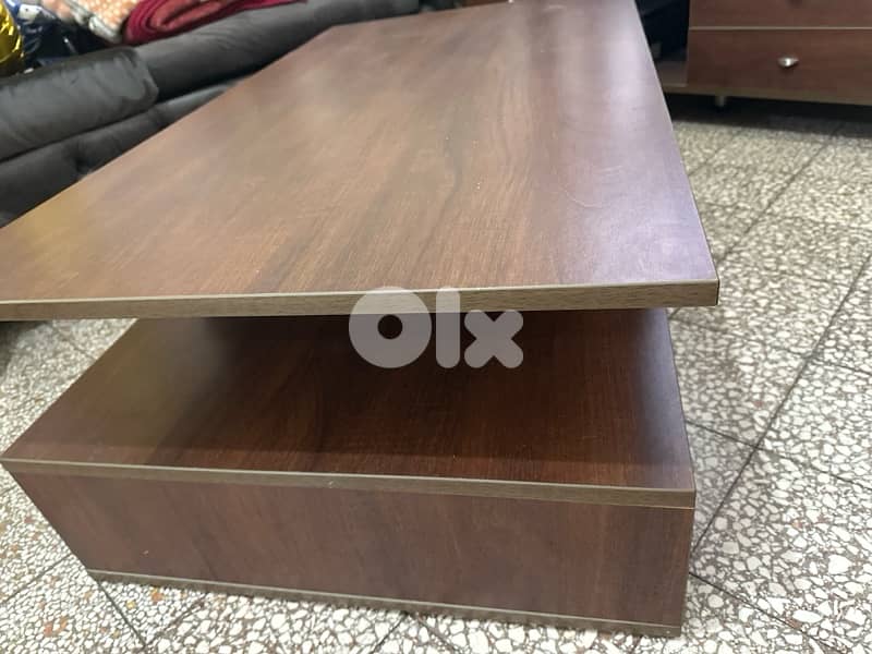 salon middle table 2