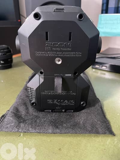 Zoom H8 8-Input / 12-Track Portable Handy Recorder