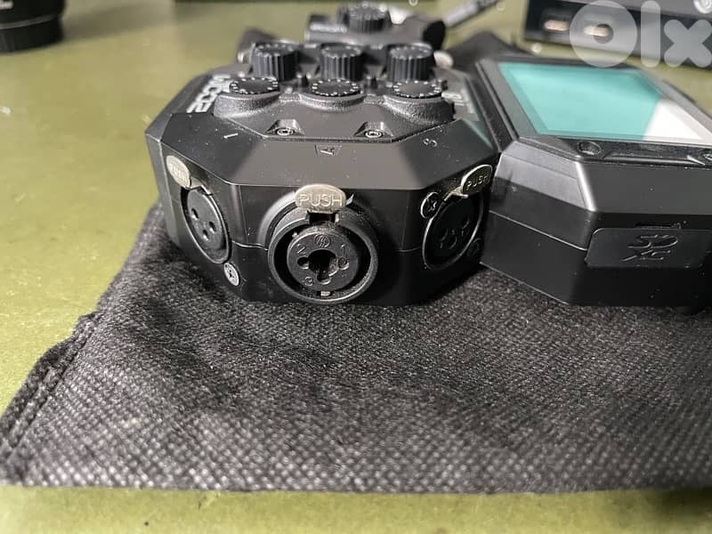 Zoom H8 8-Input / 12-Track Portable Handy Recorder 3