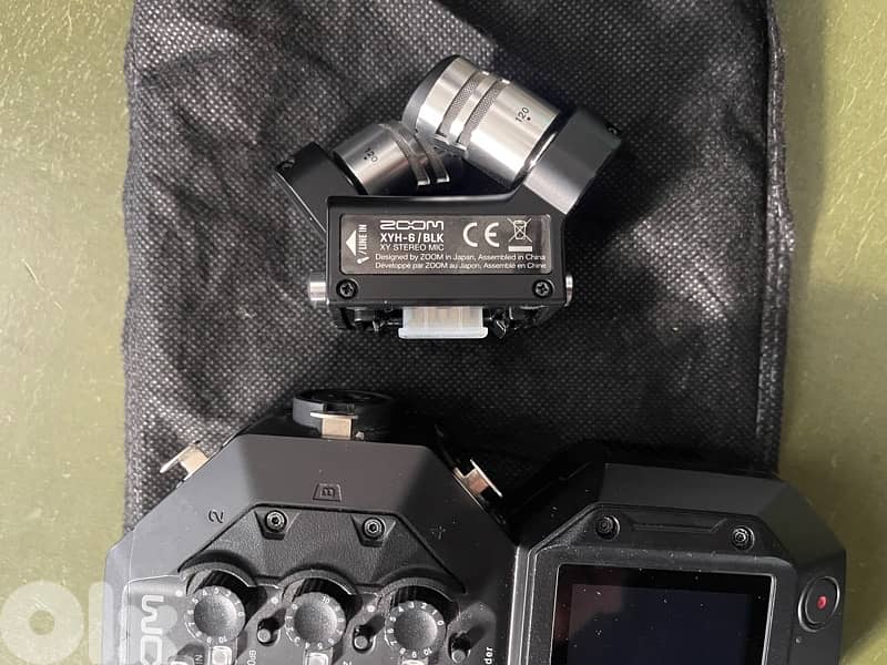 Zoom H8 8-Input / 12-Track Portable Handy Recorder 5