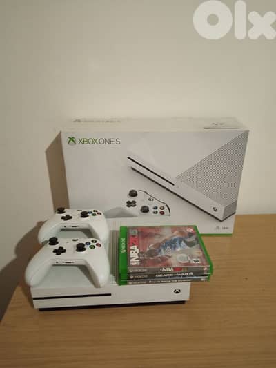 Xbox one s with 2 controller and 3 games