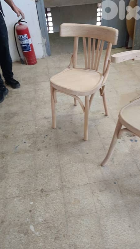 كراسي مصنعين من خشب الزان 1
