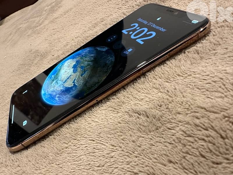 iPhone 11 pro max gold 3