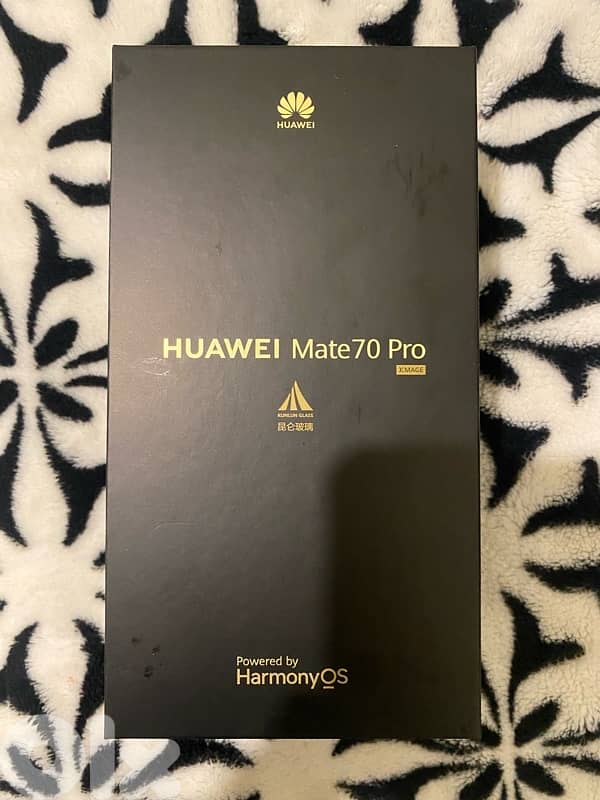 i phone 17 pro + huawei  mate 70 pro 3