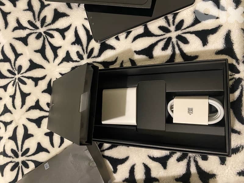 i phone 17 pro + huawei  mate 70 pro 4