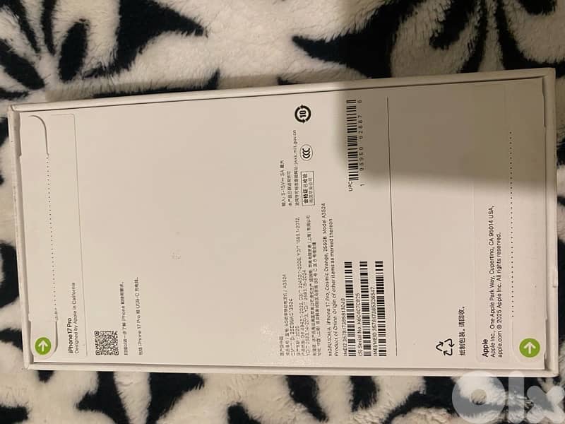 i phone 17 pro + huawei  mate 70 pro 5