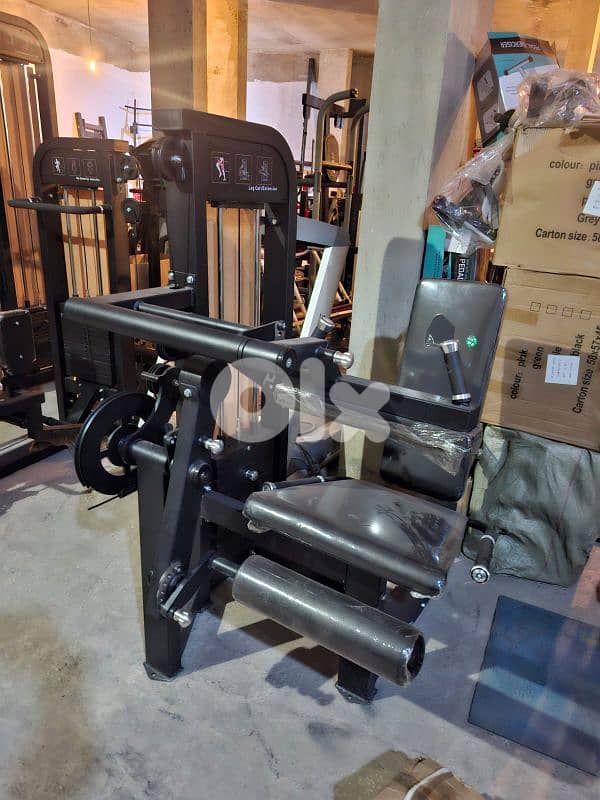 Leg Extention Machine Geo Gym Equipment معدات رياضية متنوعة 1