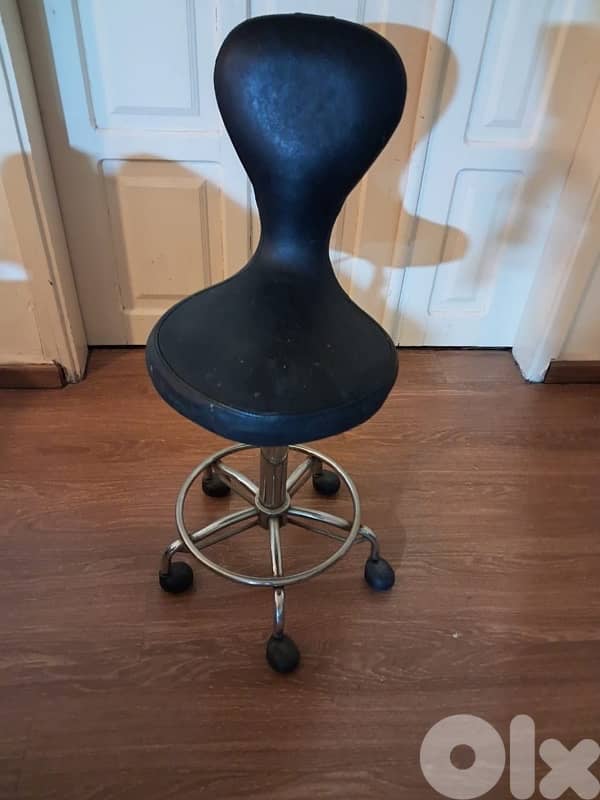 chair leather with wheels 1