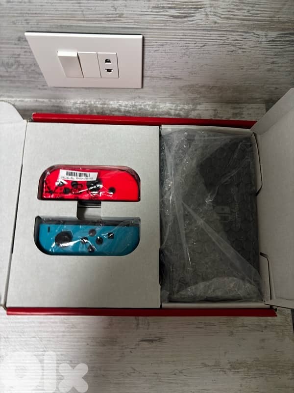 nintedo switch oled (NOT USED) open box fully clean 3