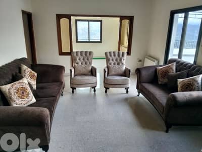 صالون للبيع