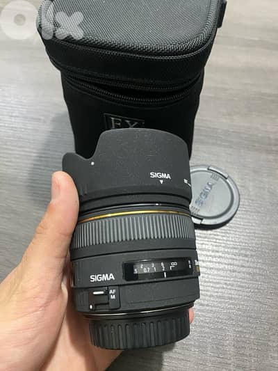 lens canon EF-s 30mm f/1.4 super clean