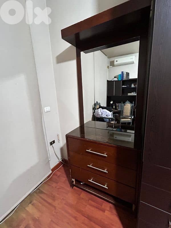 شيفونيير خشب مع مرآة 1