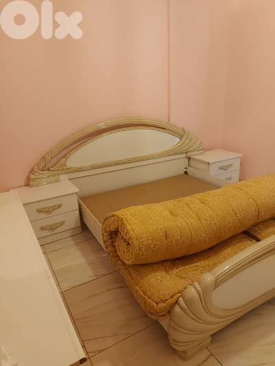 Elegant White & Gold Complete Bedroom Set – Very Good Condition