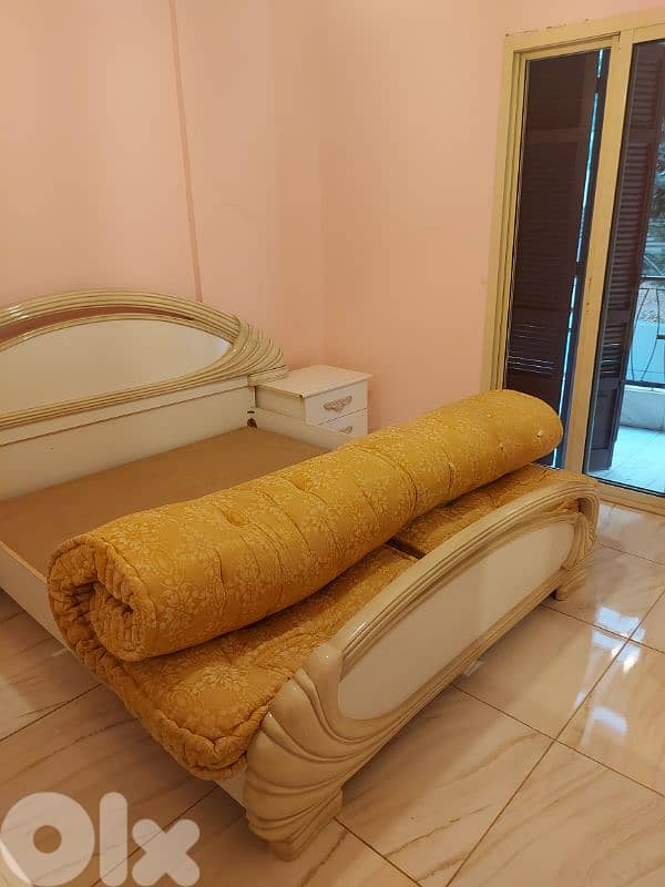 Elegant White & Gold Complete Bedroom Set – Very Good Condition 1