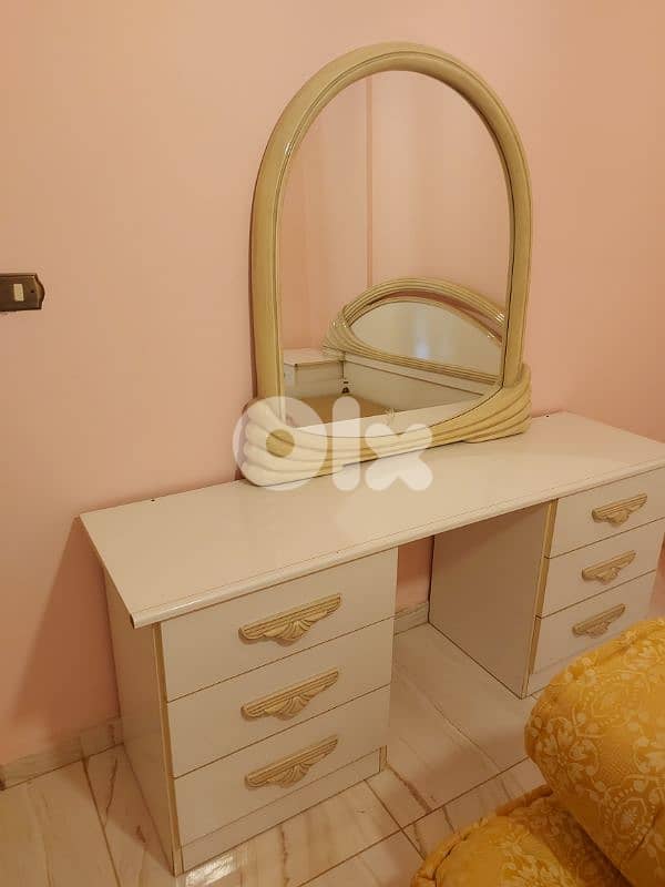 Elegant White & Gold Complete Bedroom Set – Very Good Condition 2